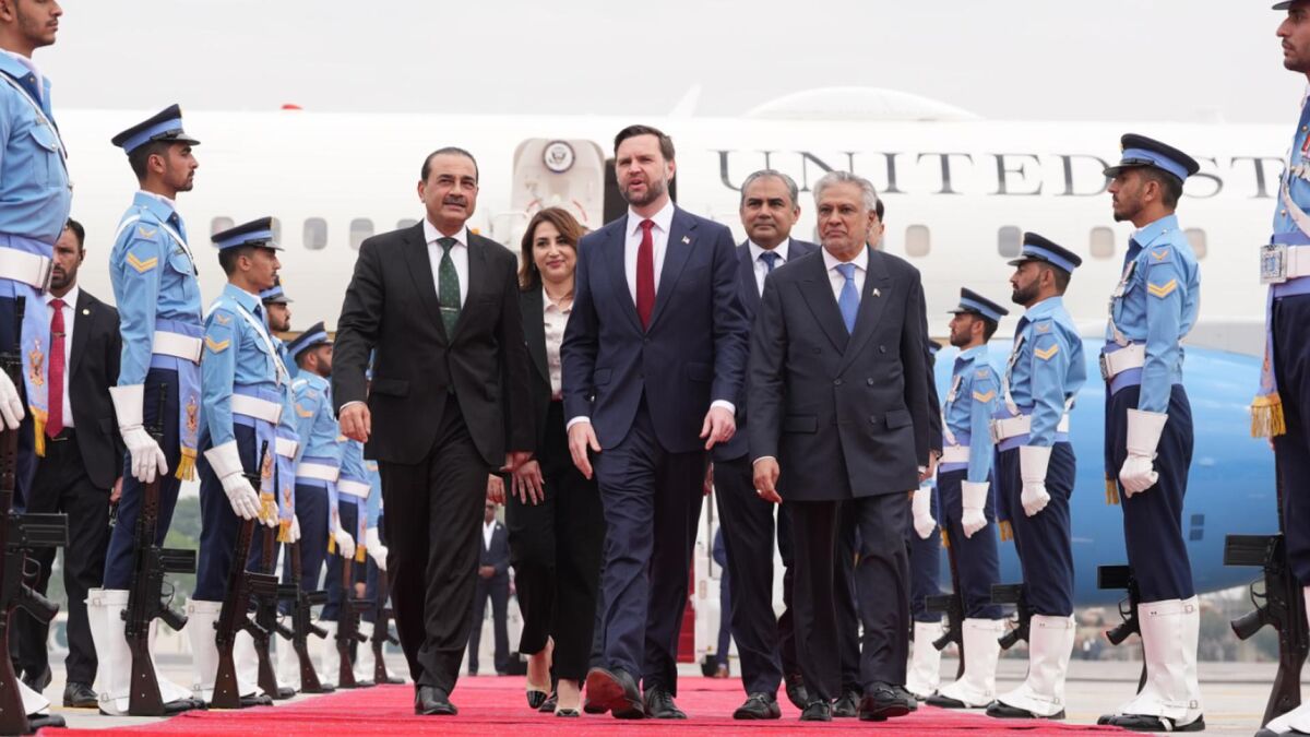 36152-le-vice-president-americain-jd-vance-au-centre-arrive-au-pakistan-samedi-matin.jpg