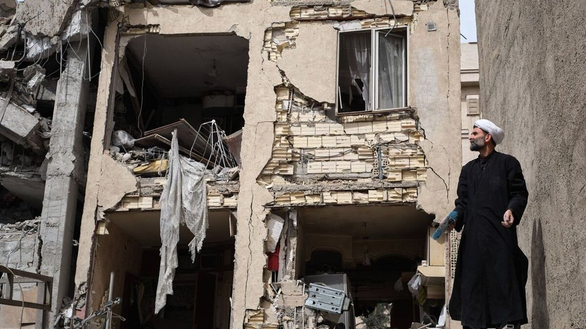 TEHRAN (IRAN), 03/27/2026 - A group of people near Rajaei Street in the southern neighborhood of 13 Aban, on 27 March 2026, which was attacked in the early hours of the morning by the United States and Israel, where they were working clearing rubble. A man weeps inconsolably, covering his face with his hands. Nearby, a woman howls in pain. Two young women beside them wipe away tears. We are in the 13 Aban neighborhood in southern Tehran, and no one knows why this neighborhood was bombed early this morning by the United States and Israel. EFE/Jaime Leon//EFE_20260327-94e17890f3899d143b2552aab37b6b6ef3657670/Credit:Jaime León/EFE/SIPA/2603271649