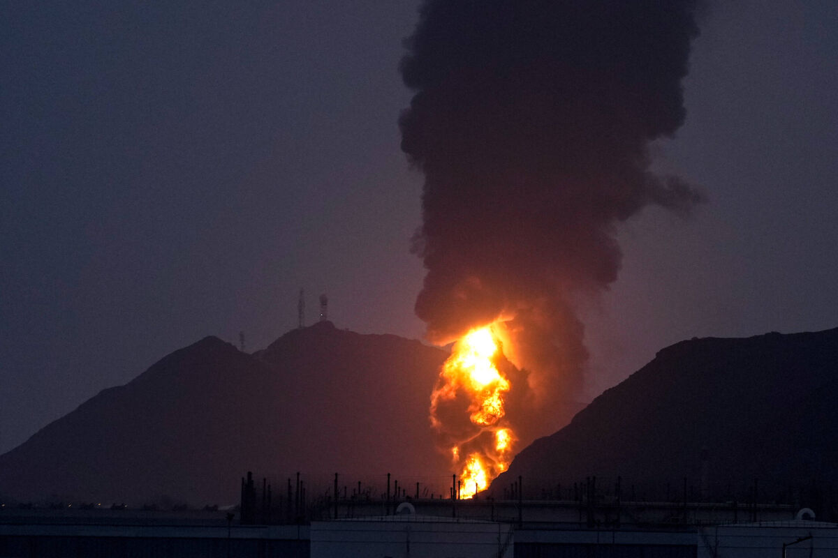 Large fire and plume of smoke is visible after, according to the authorities, debris of an Iranian intercepted drone hit the Fujairah oil facility, in Fujairah, United Arab Emirates, Tuesday, March 3, 2026. (AP Photo/Altaf Qadri)/AQX118/26062558278886//2603031636
