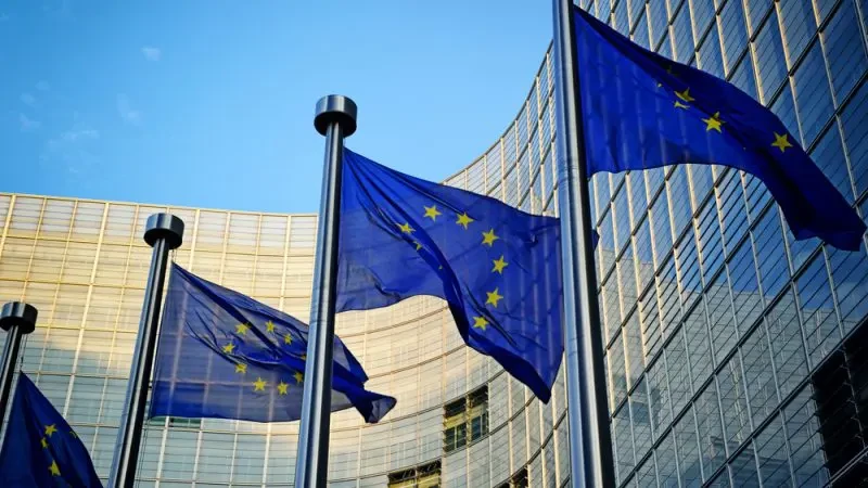 www.oci.fr-la-directive-nis-2-la-directive-qui-change-la-donne-en-matiere-de-cybersecurite-european-flag.jpg.webp