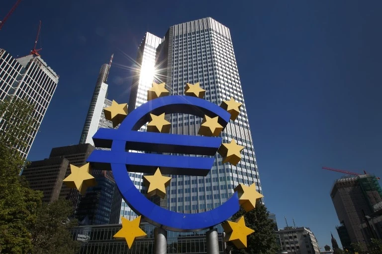 7767618838_le-siege-de-la-banque-centrale-europeenne-bce-a-francfort-allemagne-le-5-septembre-2013.768x512-u0i0s0q90f1.768x512-u0i0s0q90f1.webp