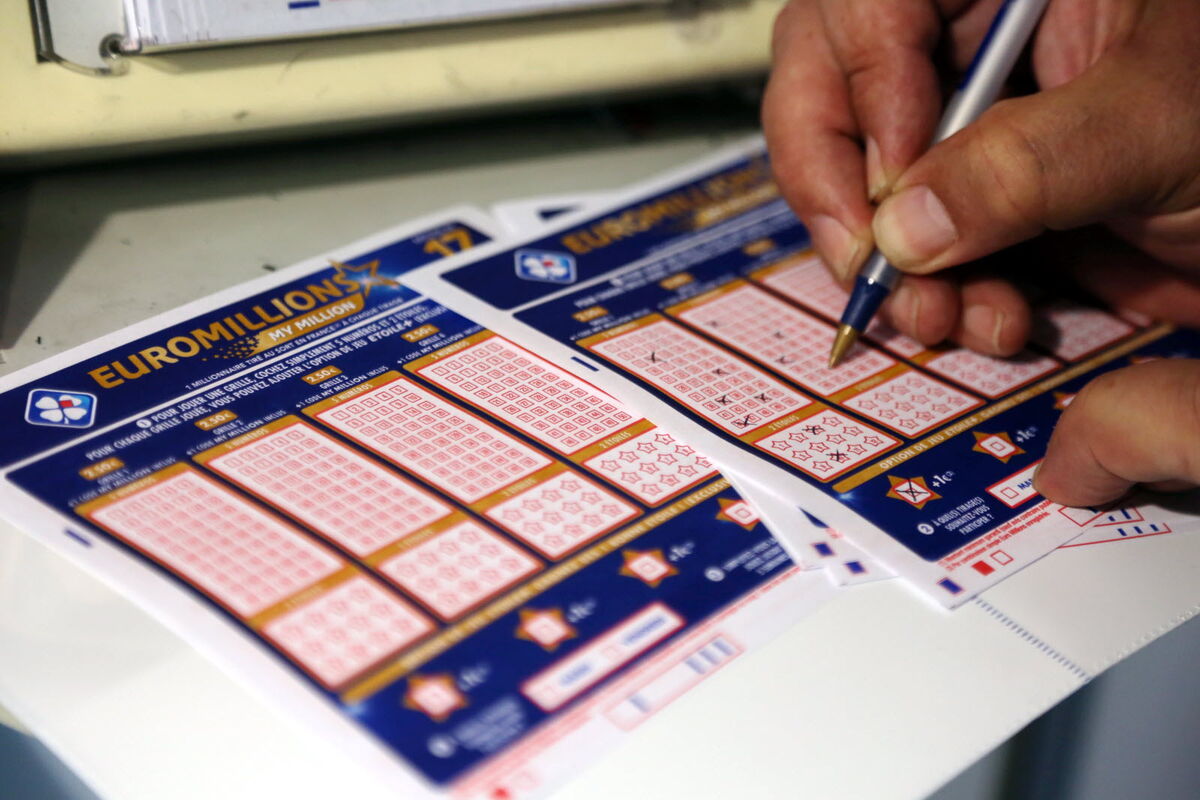 la-loterie-de-l-euromillions-est-presente-dans-12-pays-en-europe-photo-d-illustration-julio-pelaez-1634395000.jpg