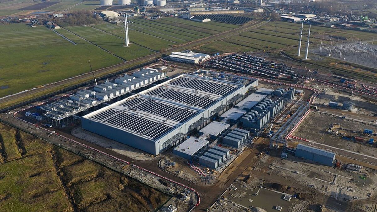 Westpoort, Netherlands - 20 January 2026: Aerial view of Google datacenter's vast expanse, a blend of modern architecture and raw industrial power. -- No Re-distribution. No possibility for sub-agents. No subscription pricing, minimum 50 euros. --  //AMAZINGAERIAL-illustration_AAB_A491260/Credit:Hugo Kurk/Amazing Aerial/SIPA/2606111227