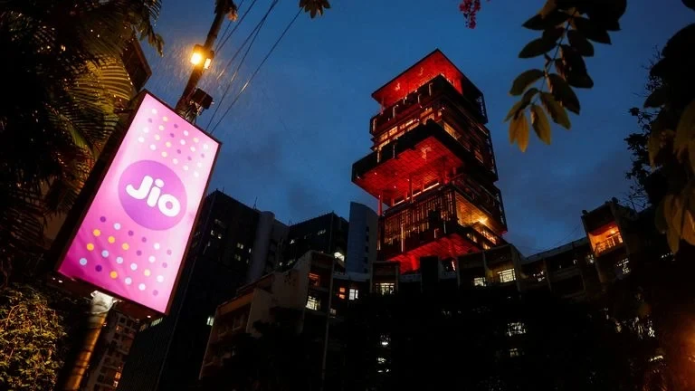 2026-10-15T095401Z_1_LYNXMPEM9E0U4_RTROPTP_4_JIO-PLATFORMS-IPO-PRICING_1.webp
