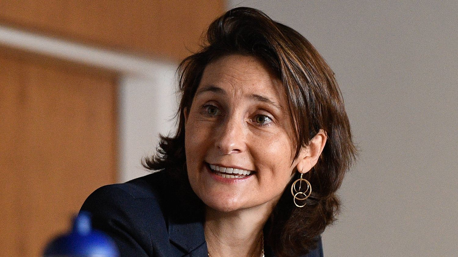 Amélie oudéa-castéra défend la cérémonie d'ouverture des jeux paralympiques