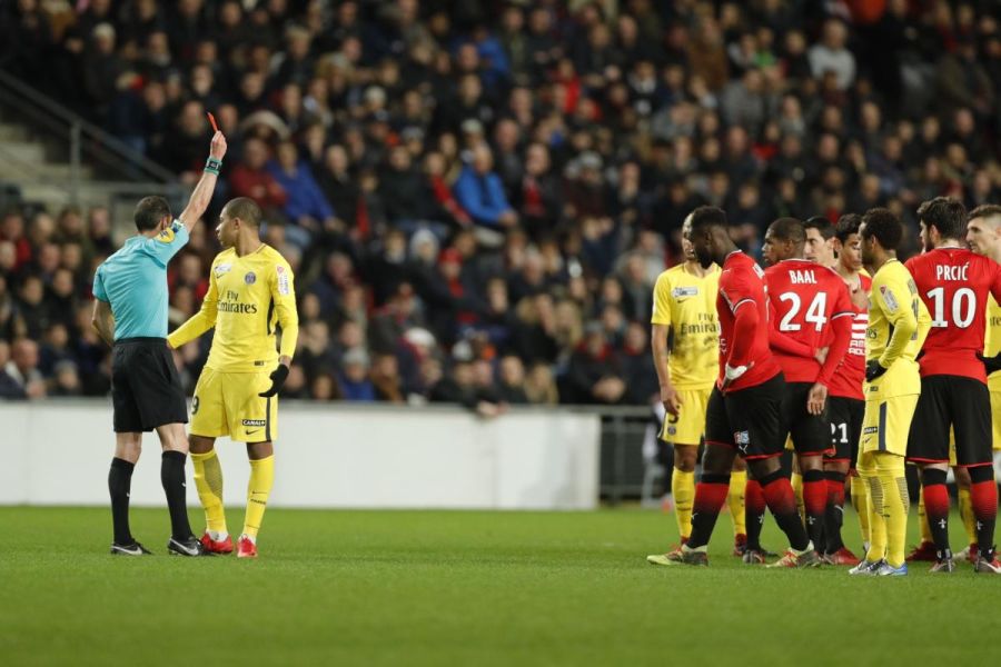 Ligue 1 : premier carton rouge à Rennes, Aït Boudlal exclu, enjeux et tensions dès l’ouverture du championnat