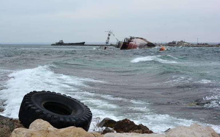 Attaque ukrainienne en Crimée : un ferry russe coulé, des conséquences stratégiques majeures