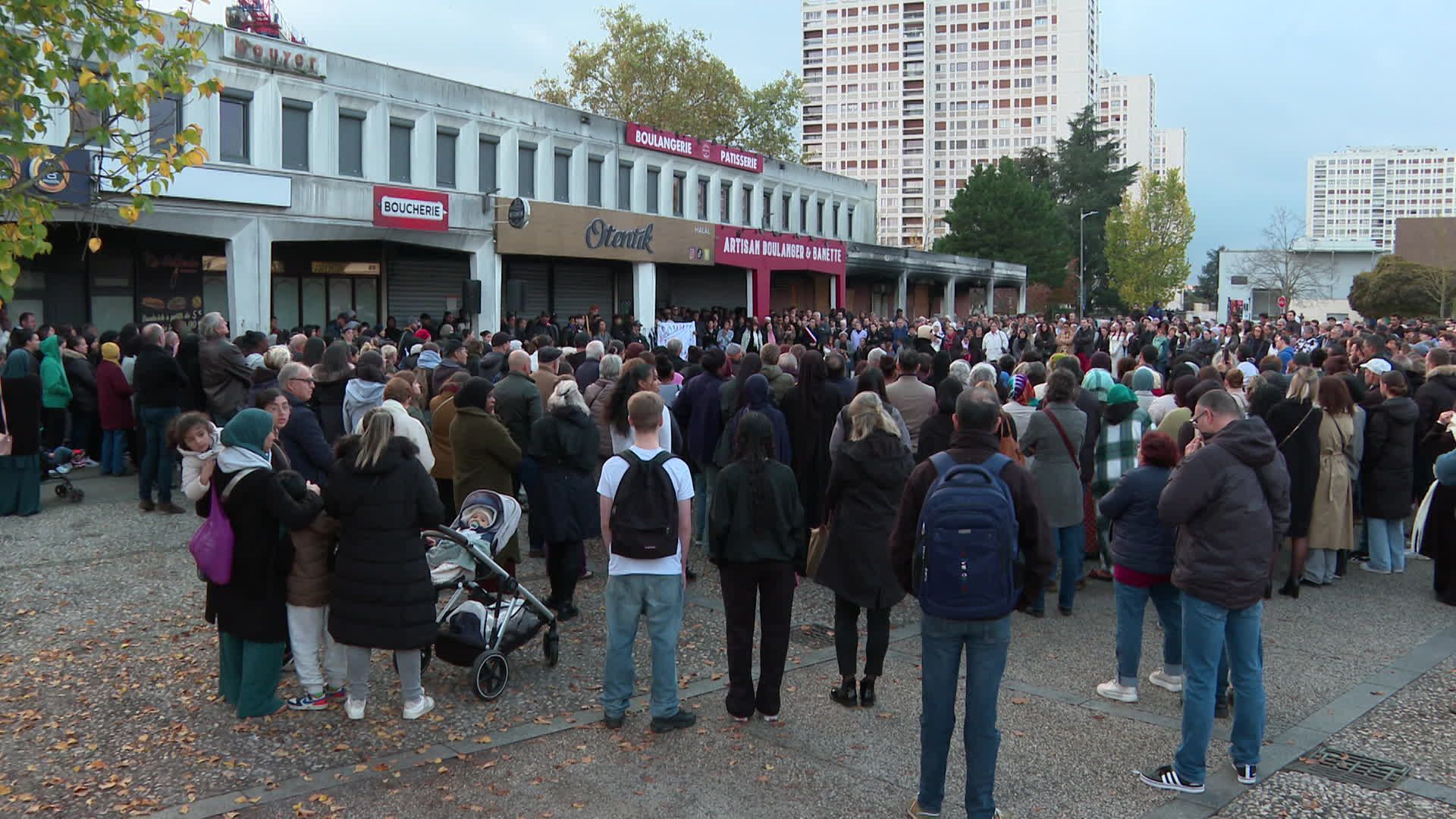 OMONDO HOMMAGE - Poitiers : un millier de personnes rendent hommage à l'adolescent tué dans une fusillade