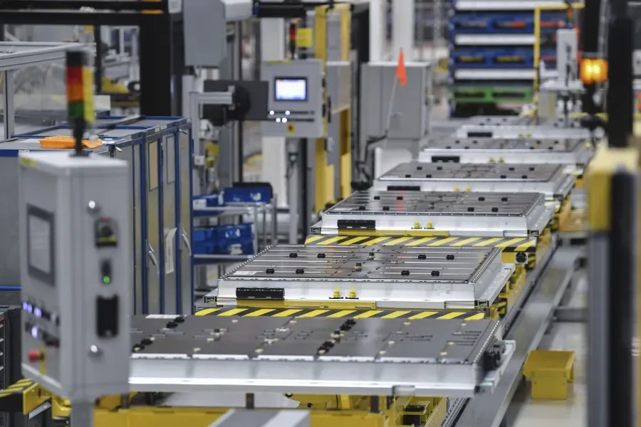 Transformation industrielle automobile : La reconversion des usines européennes au cœur de la bataille de la batterie