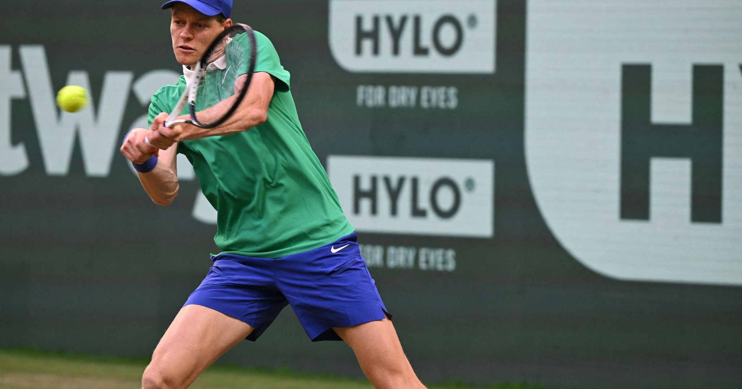Tennis : le numéro un mondial Jannik Sinner éliminé à Halle, la sensation du tournoi !
