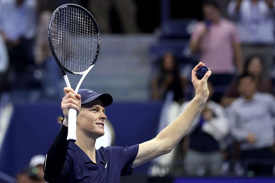 US Open 2025 – Jannick Sinner se qualifie facilement pour les demi-finales