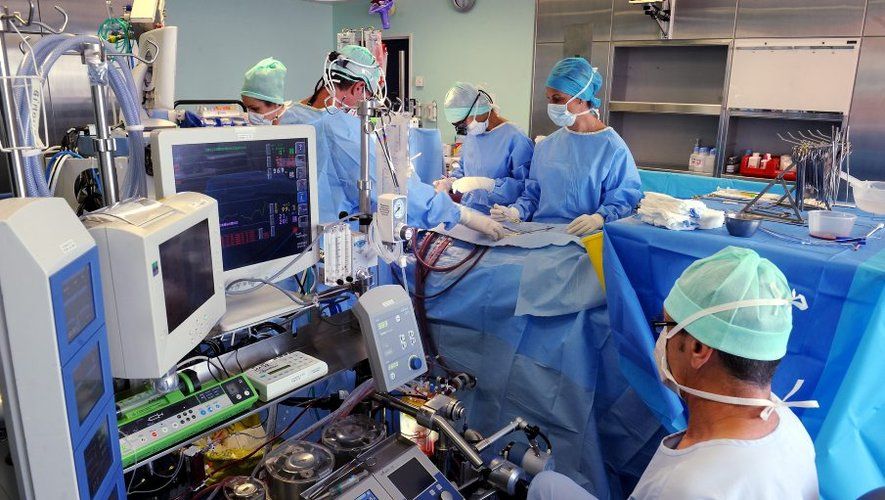 Omondo Santé - Rhône : un chirurgien esthétique radié condamné pour avoir poursuivi son activité