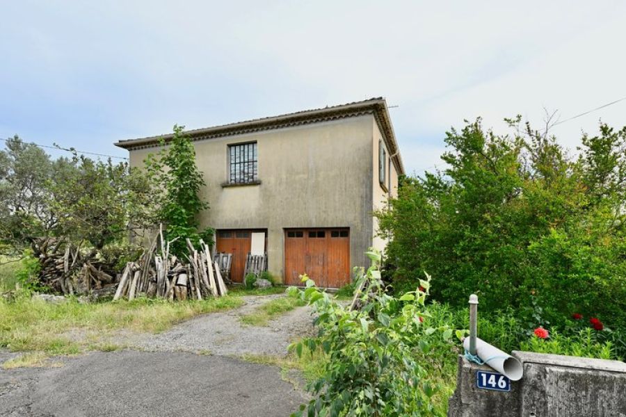 Gard, un homme de 68 ans retrouvé criblé de balles à son domicile, enquête sur un meurtre mystérieux dans le sud de la France