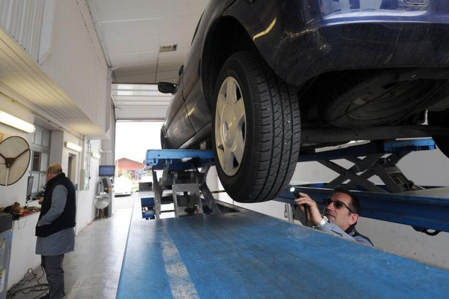 L'Union européenne veut rendre les contrôles techniques annuels obligatoires pour les voitures de plus de 10 ans