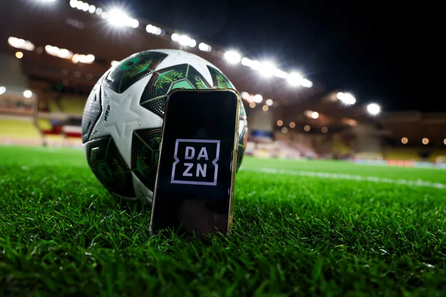 Du Jeu à l'Actif : L'OPA agressive d'un Fonds du Golfe sur un Club Historique. L'Ultime Financiarisation du Football