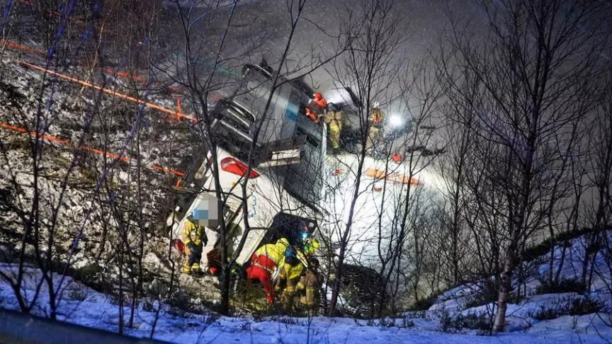 Trois morts et quatre blessés dans un accident de bus en Norvège