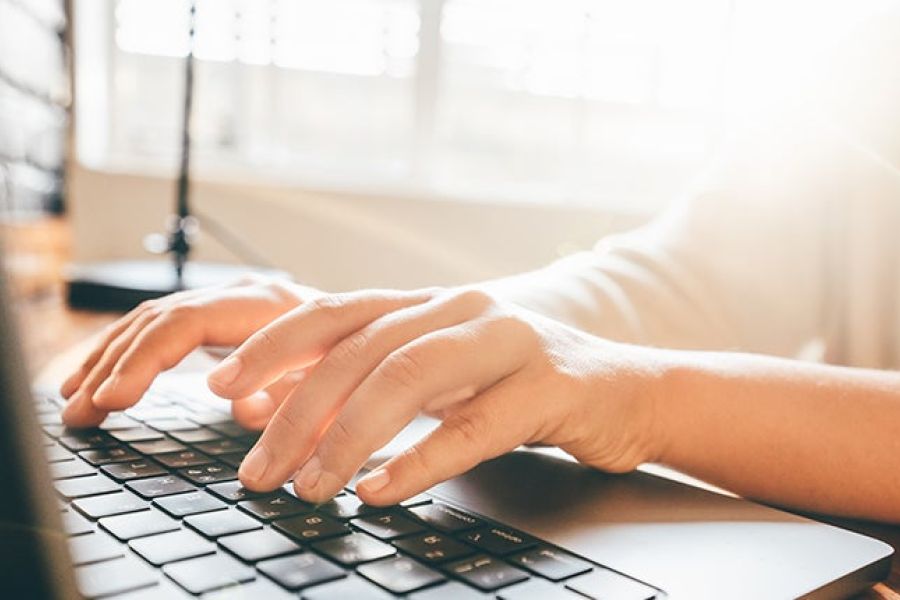 L'Avenir de l'Information en Ligne : Fiabilité et Fact-Checking à l'Ère des Médias Synthétiques