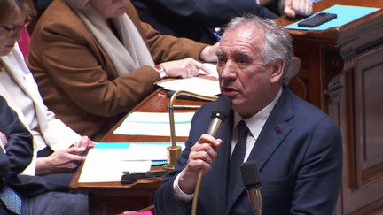 Immigration : François Bayrou n’exclut pas de légiférer sur l’immigration : Quel impact sur l'attractivité de la France pour les talents étrangers ?
