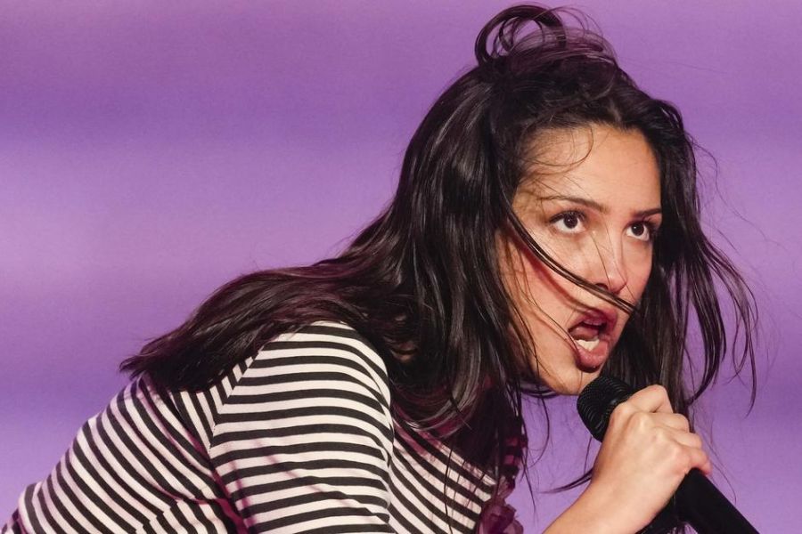 POP CULTURE ET TENDANCES WEB : OLIVIA RODRIGO DOMINE LE "SAD GIRL SUMMER" ET BAT DES RECORDS DE STREAMING