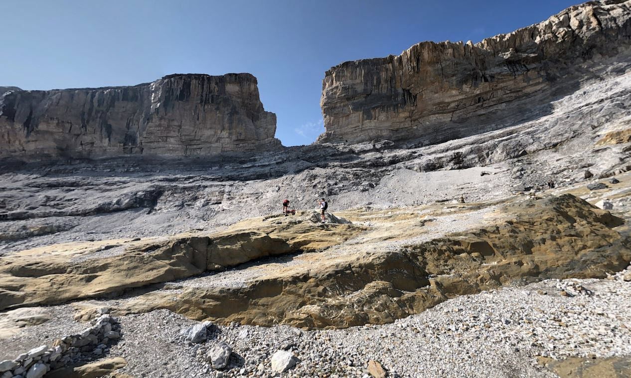 Hautes-Pyrénées : un randonneur à ski retrouvé mort à la brèche de Roland, la montagne sous tension