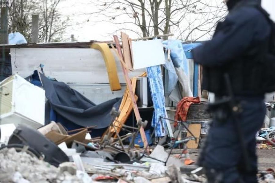 Bidonville sous le pont Jean Macé à Lyon : la ville lance l’évacuation au nom de la salubrité publique