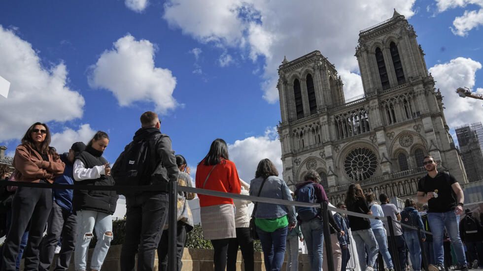 OMONDO SOCIÉTÉ - Débat sur l'entrée payante à Notre-Dame de Paris : entre patrimoine et accessibilité