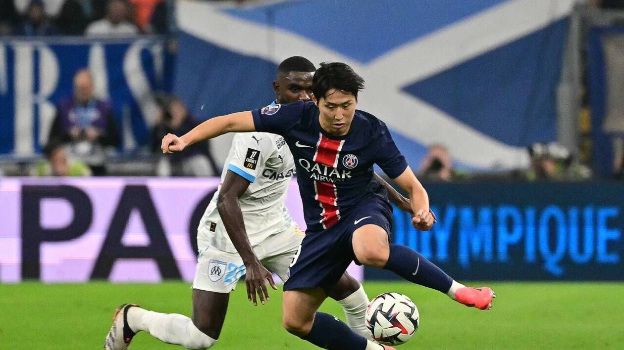 OMONDO SPORT - Un supporter du PSG exclu pour racisme envers Kang-in Lee