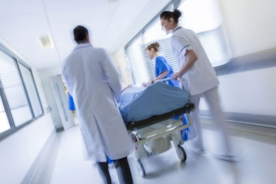 Rennes, deux adolescents en réanimation après une méningite, alerte sanitaire en Bretagne