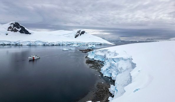 Le Plus Grand Iceberg du Monde S'Échoue au Large d'une Île Britannique : Une Menace Pour la Faune Sauvage ?