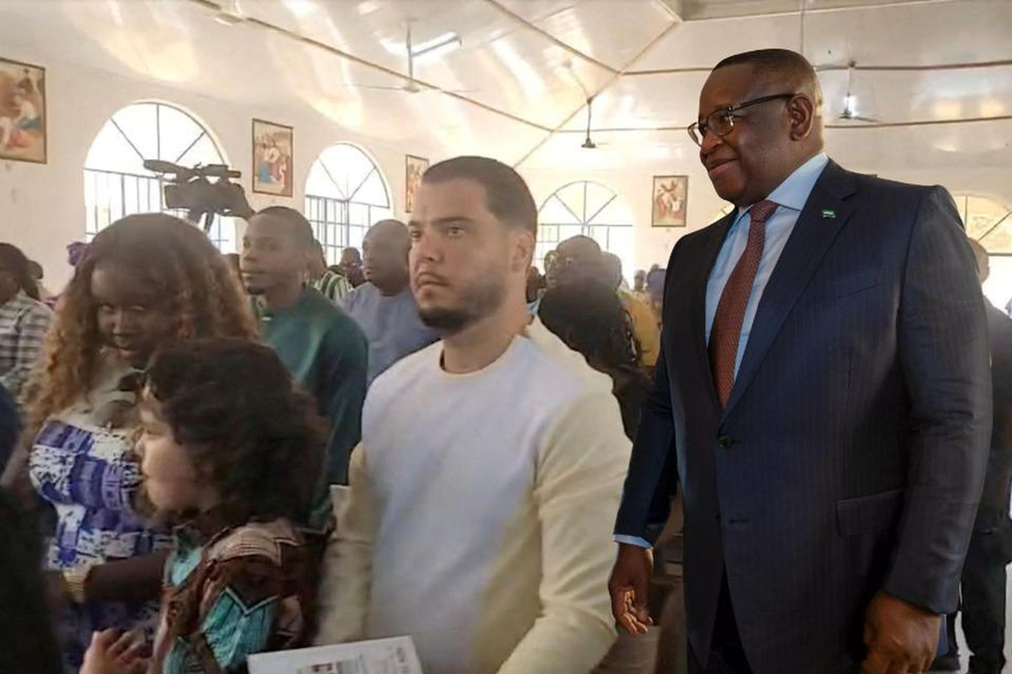 Un des fugitifs les plus recherchés d'Europe repéré lors d'un service religieux en Sierra Leone, une chasse à l'homme lancée