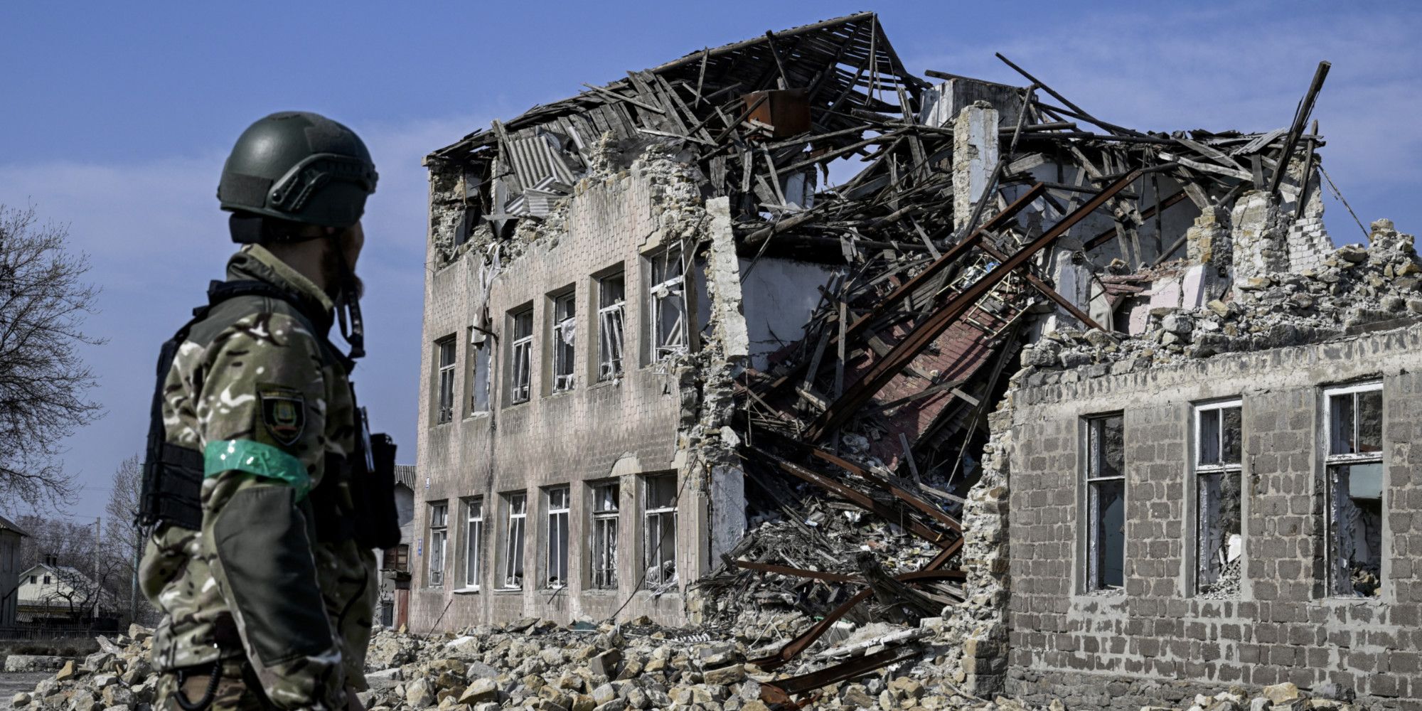 Guerre en Ukraine et toujours en proie à la destruction