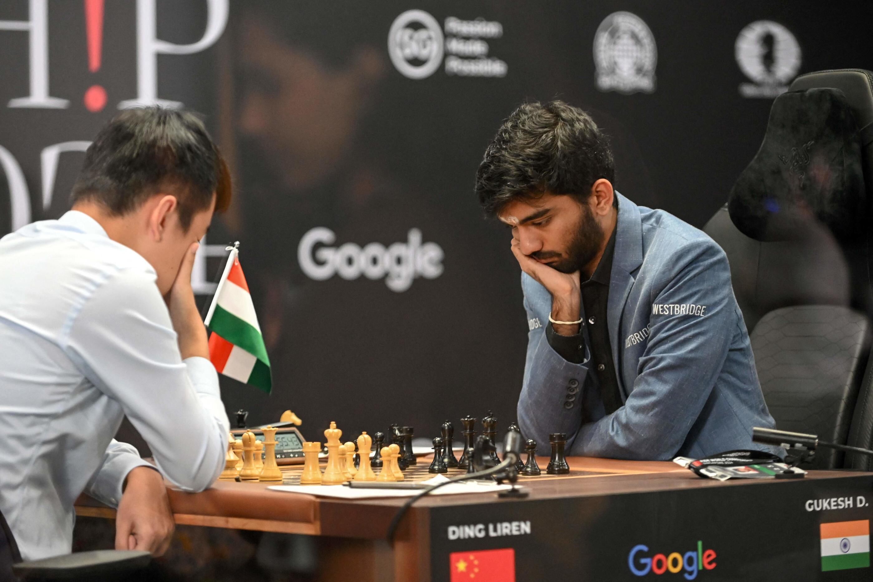 Gukesh devient à 18 ans le plus jeune champion du monde d'échecs, battant le record de Kasparov