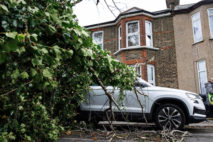 La tempête Bert poursuit ses ravages en Grande-Bretagne : analyse des impacts climatiques et sociétaux