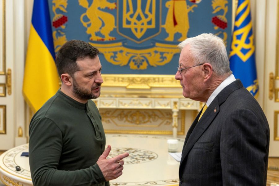 Guerre en Ukraine : Zelensky Reçoit l'Émissaire Américain Après les Critiques de Trump