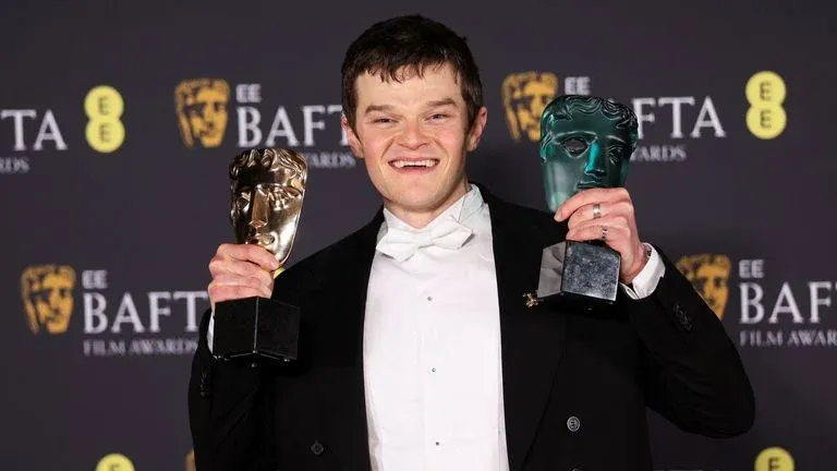 Baftas 2026 : Le triomphe de "One Battle After Another" et l'avènement de Robert Aramayo comme icône mondiale