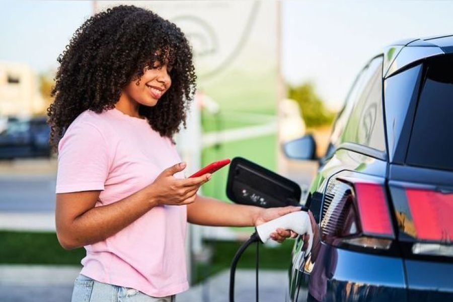 TRANSITION ÉNERGÉTIQUE EN EUROPE : LE RETOUR DU LEASING SOCIAL AUTOMOBILE POUR 50 000 FOYERS