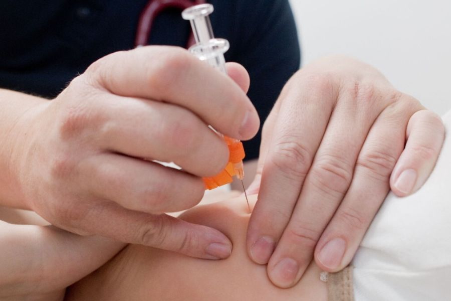 Méningites B : Un Vaccin Désormais Remboursé Pour Les Adolescents et Jeunes Adultes - Un Pas de Géant Pour Protéger les Populations les Plus Vulnérables