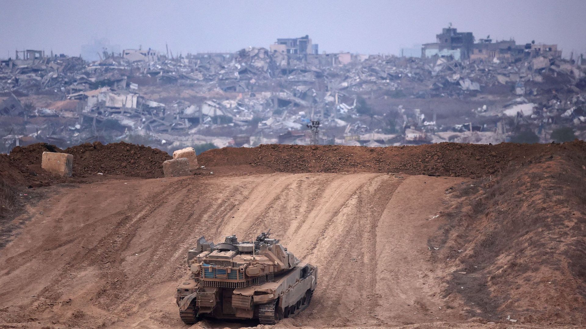 Gaza : enquête israélienne conclut que la présence militaire a conduit à l'assassinat de six otages