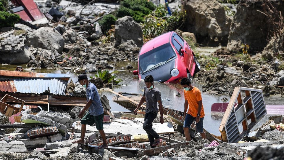 Séisme de magnitude 6,2 frappe l'Indonésie : Alerte aux tsunamis et bilan provisoire des dégâts - Comment les populations côtières se préparent-elles face aux risques sismiques ?