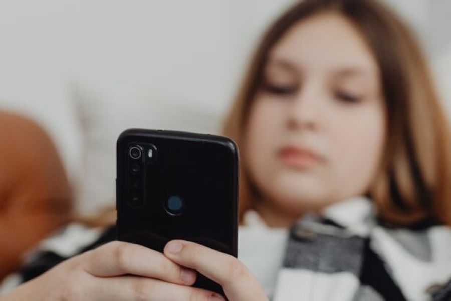 Procès historique à Los Angeles : Meta et Google face à l’addiction numérique des mineurs