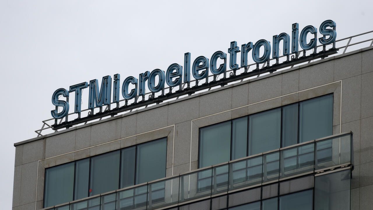 STMicroelectronics : Restructuration massive et virage stratégique - Analyse des enjeux pour l'emploi et la compétitivité européenne.