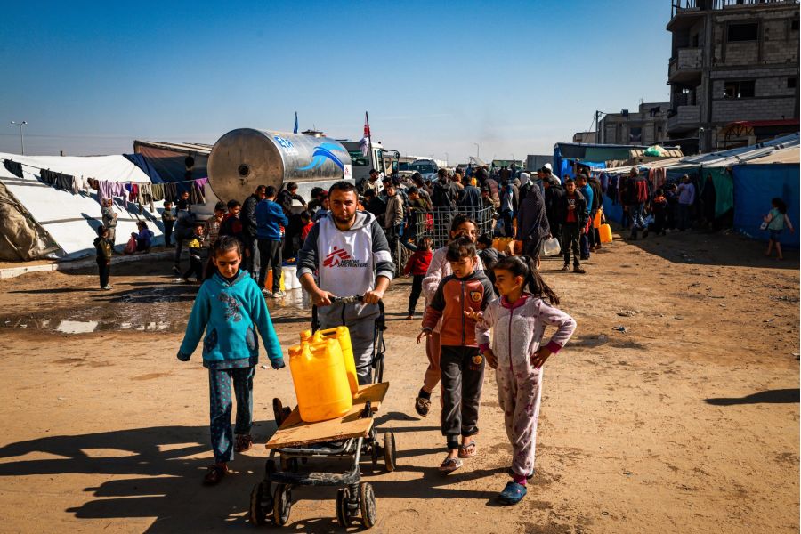 Gaza : L’aide humanitaire sous surveillance – Logistique, politique et enjeux de transparence