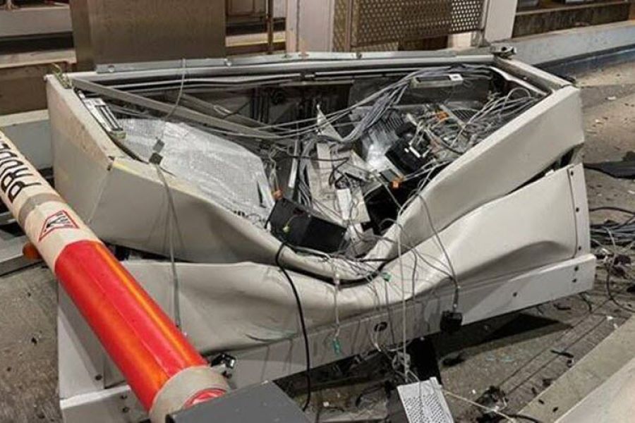 Une voiture arrache trois cabines de péage à Lyon, les gendarmes cherchent des témoins