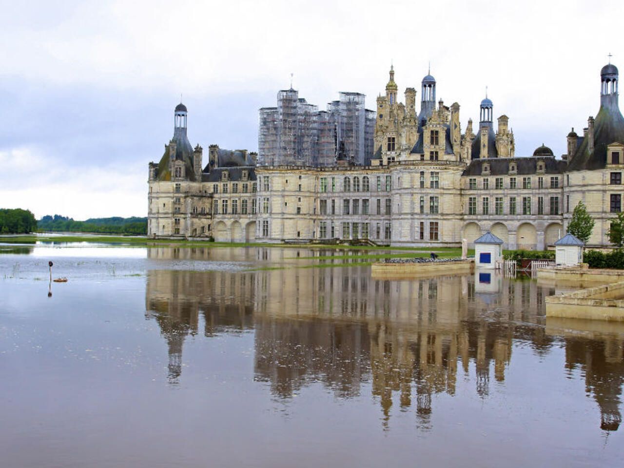 France : Un château historique submergé par les inondations