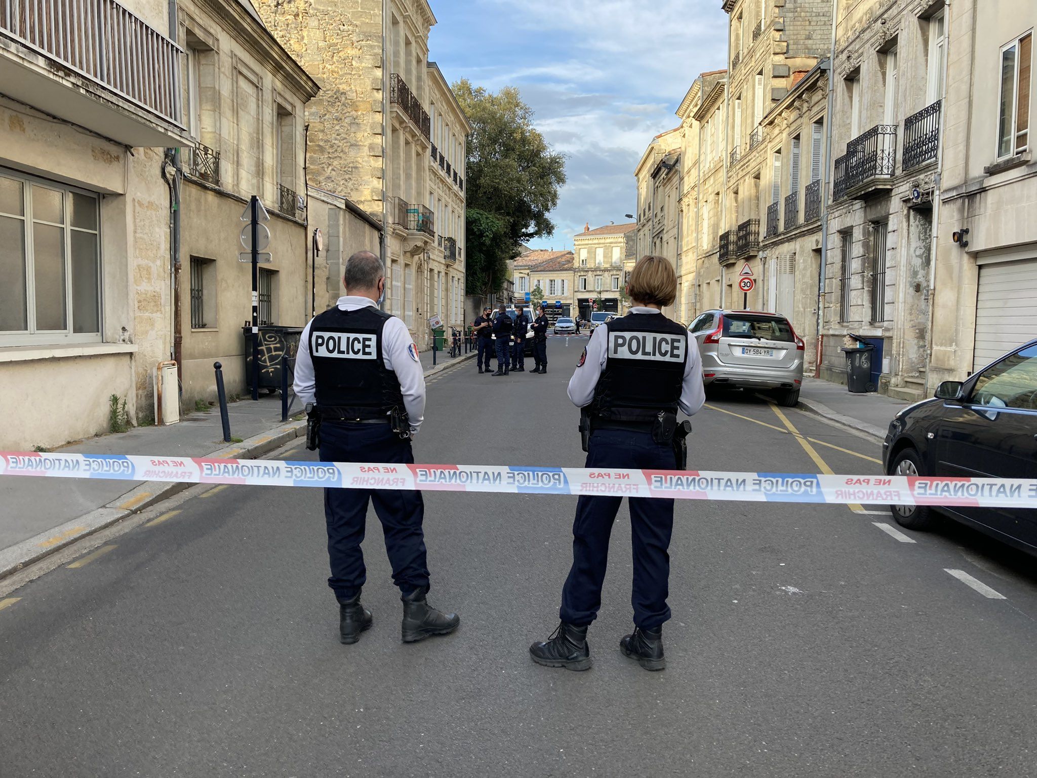 Bordeaux : Un Homme Armé d'un Couteau Abattu par la Police