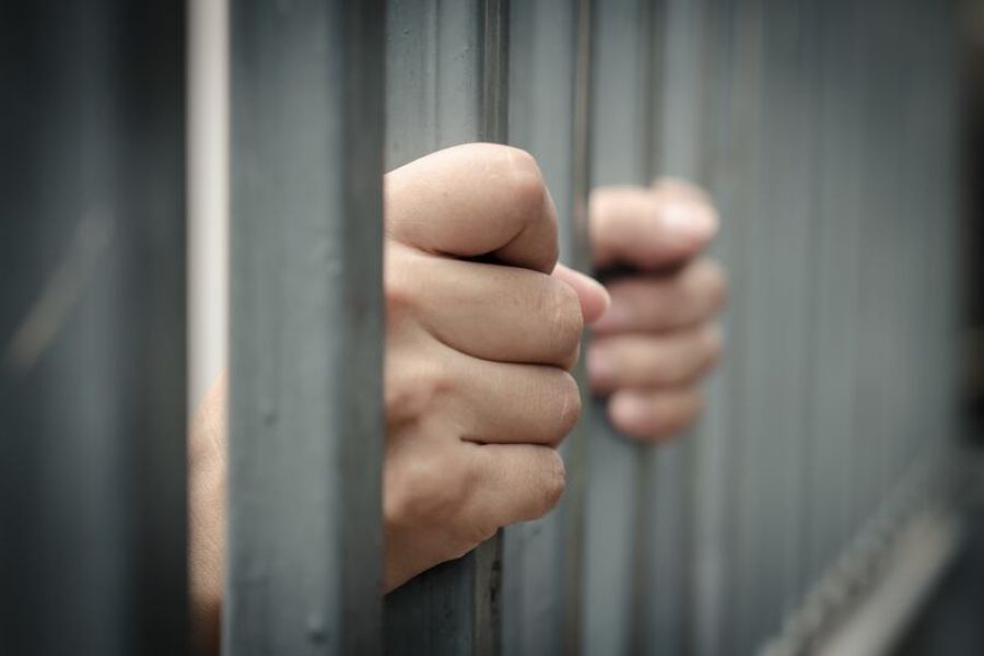 La Réunion : deux mineurs condamnés à neuf ans de prison pour un jet de pierre mortel