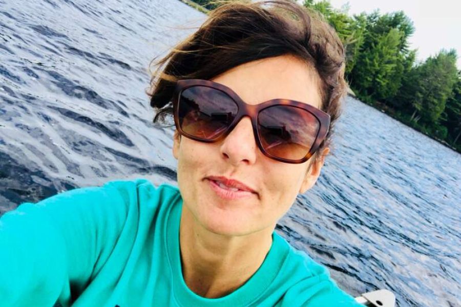 Stars et People : Faustine Bollaert en vacances seule avec ses enfants