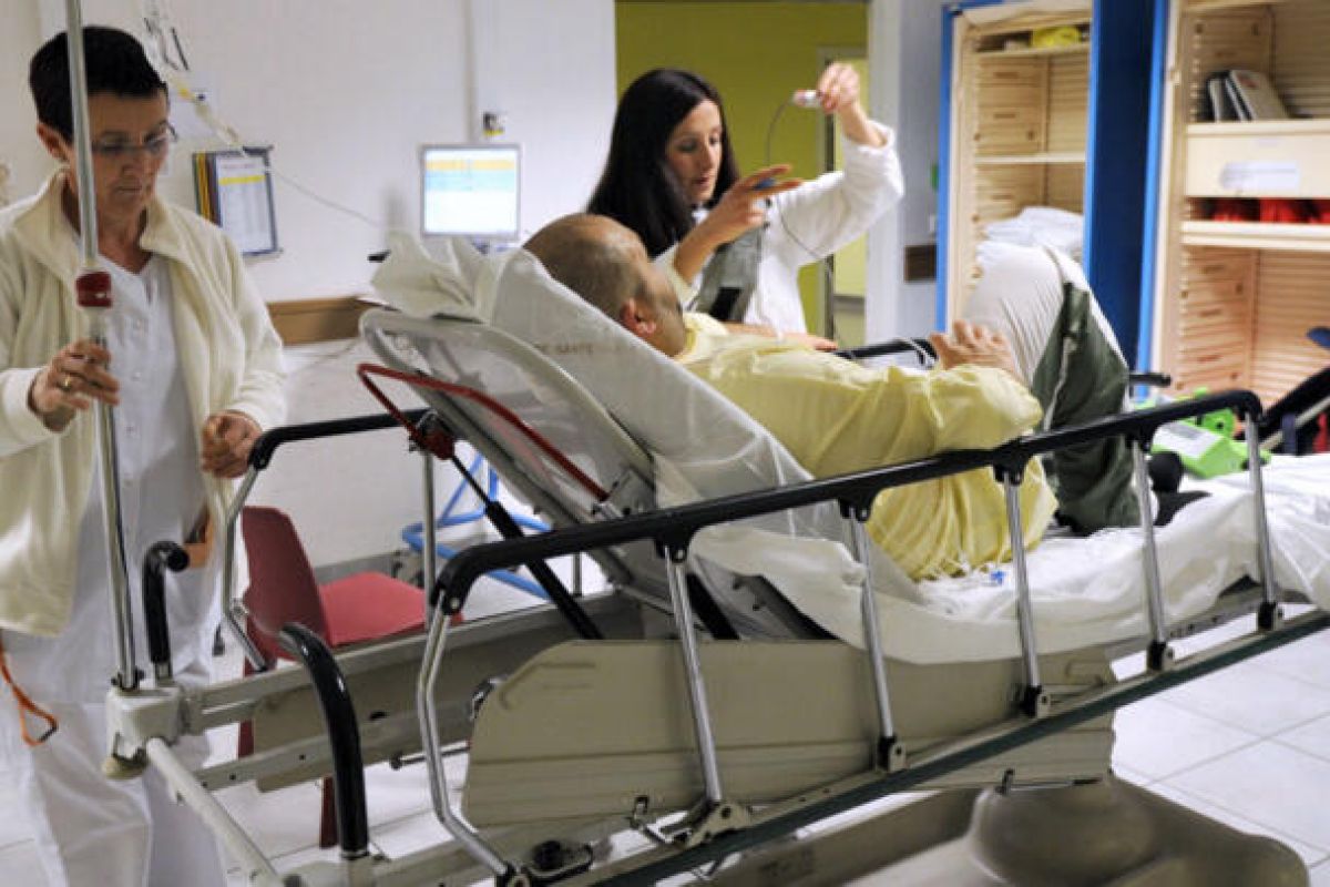 Sécurité sanitaire et hôpitaux régionaux : plan d'urgence pour la continuité des soins estivaux