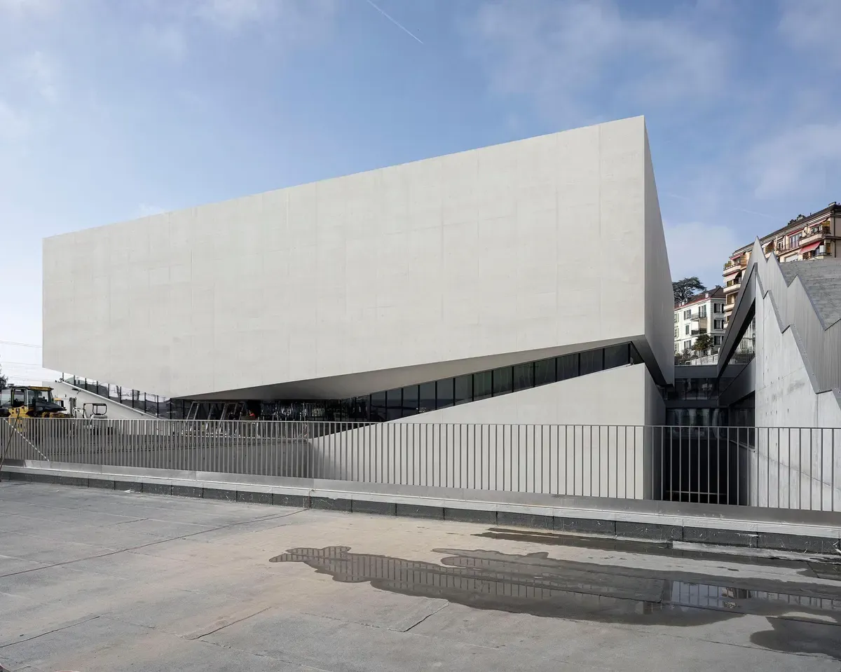 nous sommes les architectes d'un monde qui nous échappe.