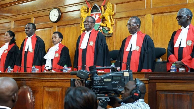 Plusieurs avocats protestent au Kenya contre l'ingérence du président